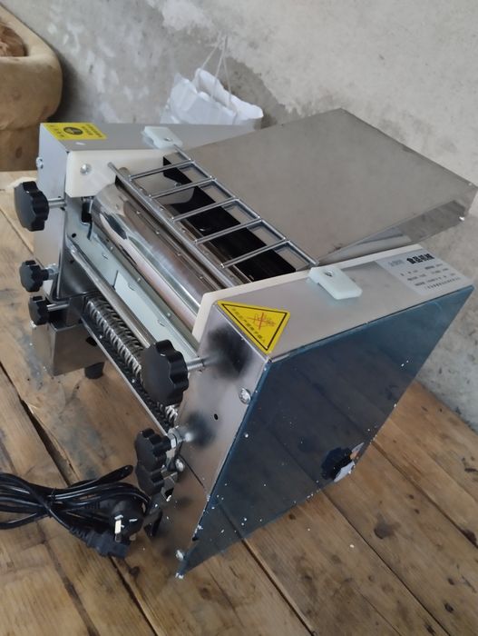 Тестораскаточная машинка