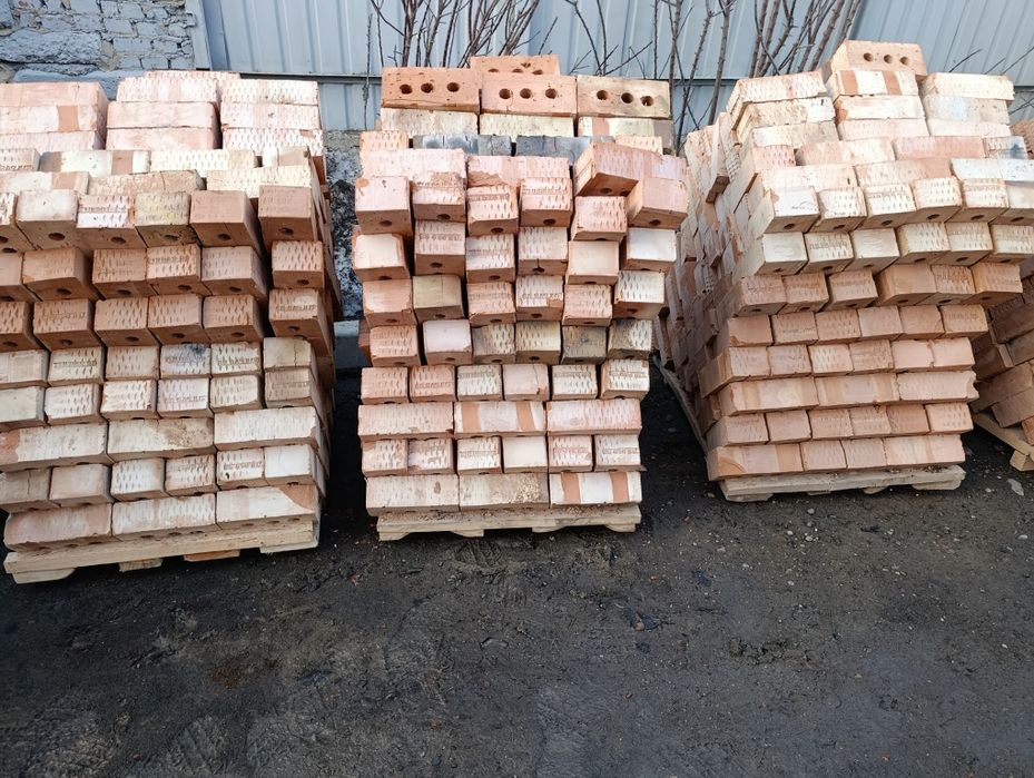 Продам кирпич Новый