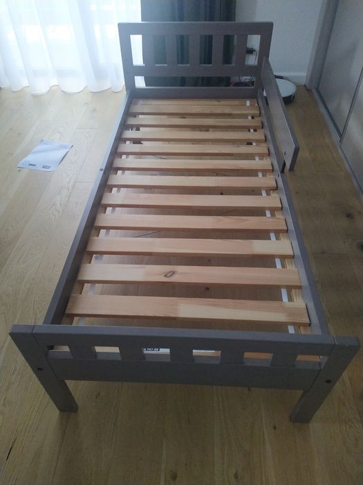 Patut Ikea copii 70x160 cm, include somiera, saltea, 2 seturi lenjerii