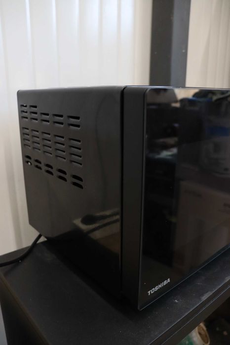 Микровълнова фурна Toshiba MV-AM20T 20л, 800W, 12 автоматични програми