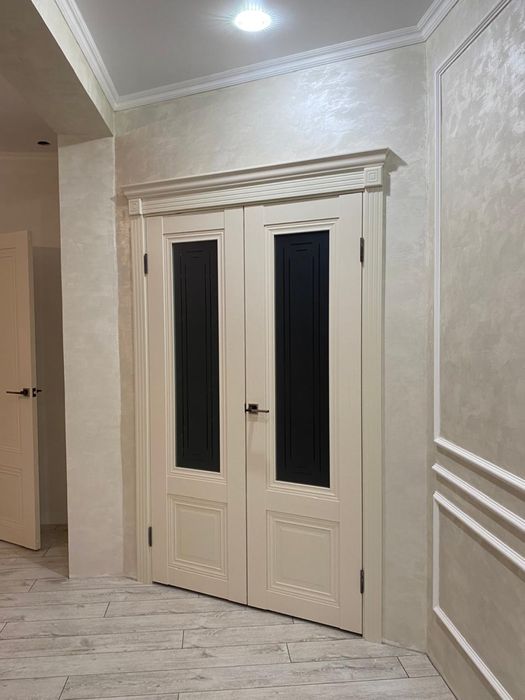 Установка дверей и ламината