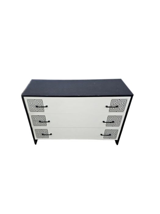 Продам вместительный комод