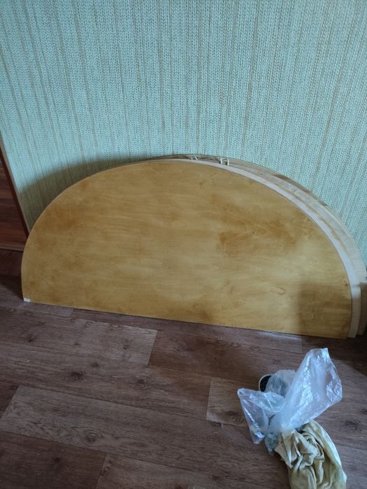 Стол круглый складной.