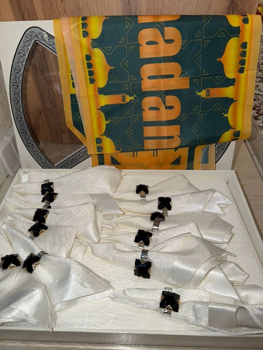 Нобор  Скатерть и салфетки 12шт