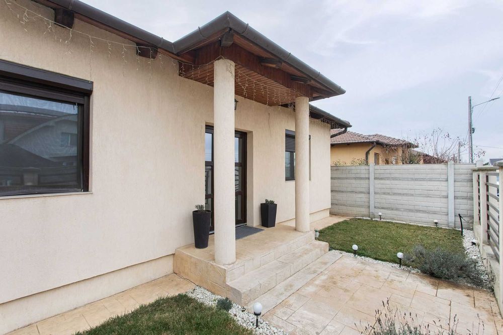 Casa  eleganta la intrare in Santandrei