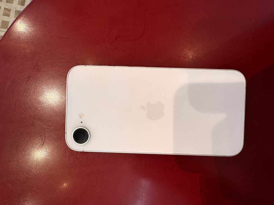 Vand Iphone 16e stare buna