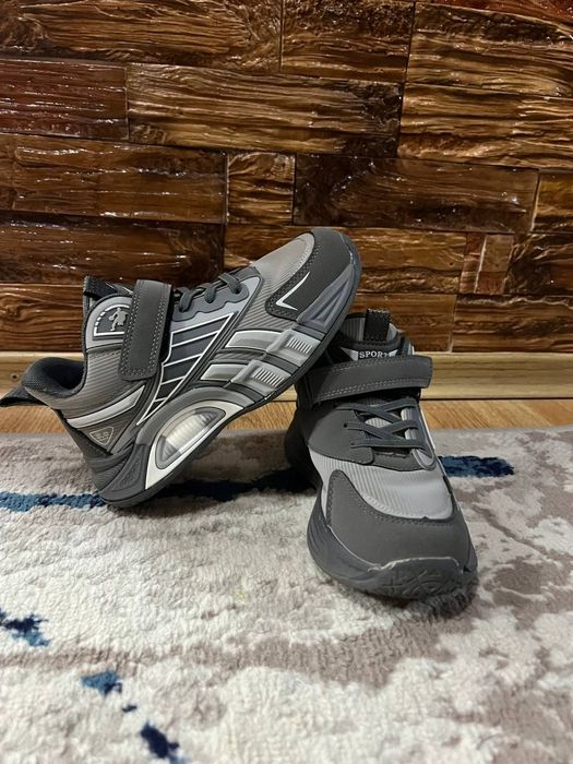 Кросовки 33 размер для мальчика! (10 лет).