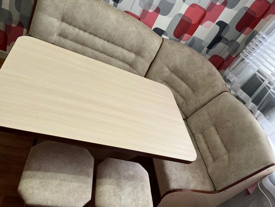 Продается куханный уголок. Стол стулья