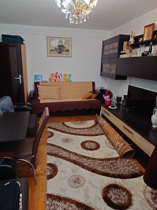 Vând apartament Roman, Neamț 4 camere