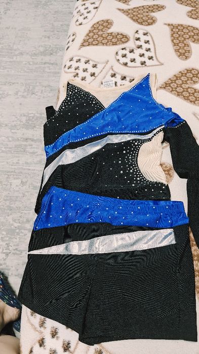 Продаю костюм срочно!