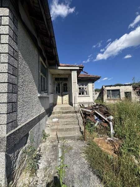 Продавам къща в село Бяла река!
