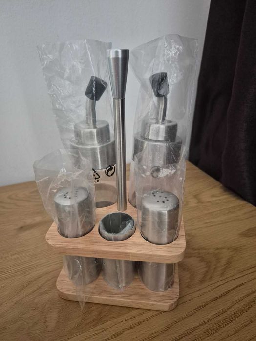 Set CUEI 6 piese — sticle ulei/otet, sare/piper si suport din lemn