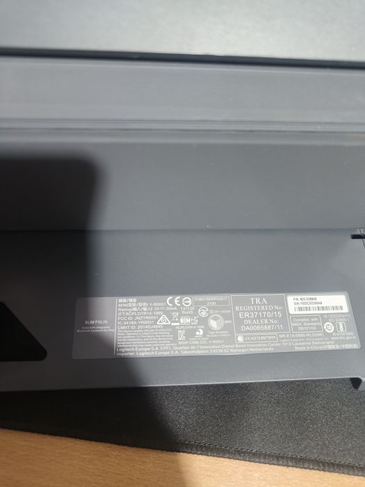 Ipad 5th gen 128gb WiFi si 4G husa Logi noua