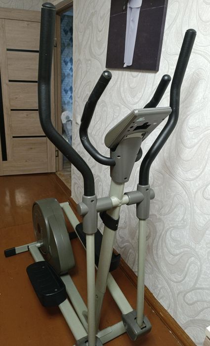 Шкаф,стол и тренажёр