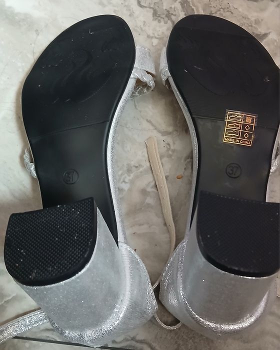 Sandale noi de  ocazie