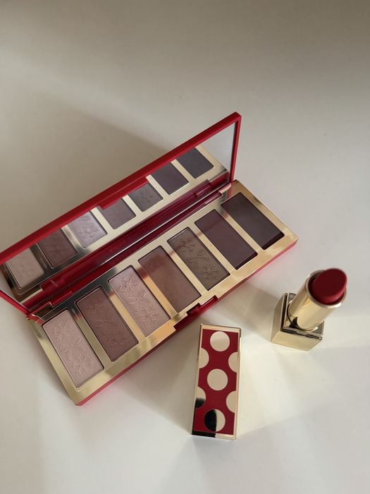 Палетка теней и губная помада от Estee Lauder, срочно продам!