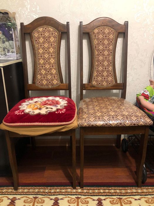 Стол для гостинной