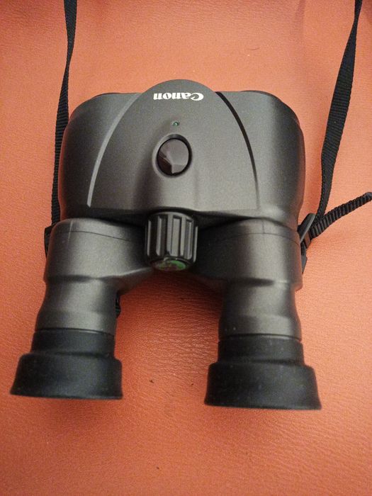 Binoclu Canon 8 x 25 IS/Nikon SportStar EX
• Magnificare: 8x
• Diametr