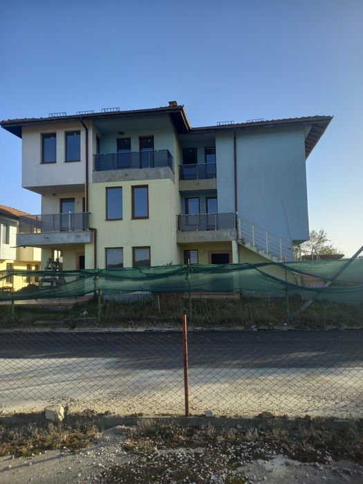 Къща  новопостроена в района наТрявна