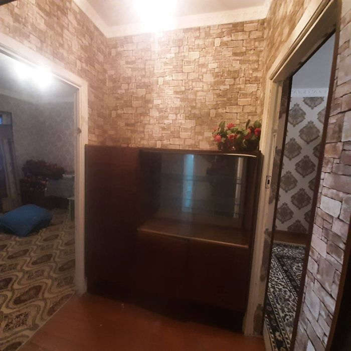 Uy sotiladi, Gres markazidan