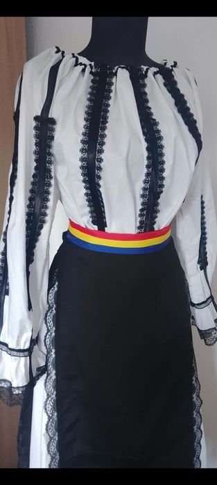 Costum popular mărimea M-L, nou