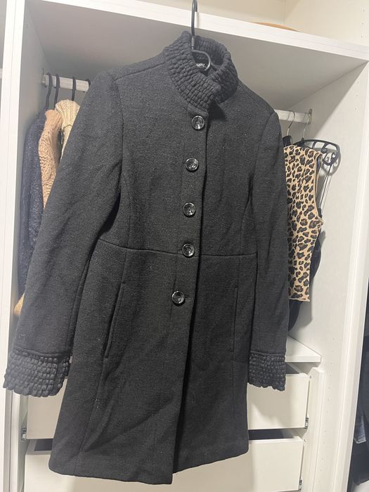 Право-вталено палто