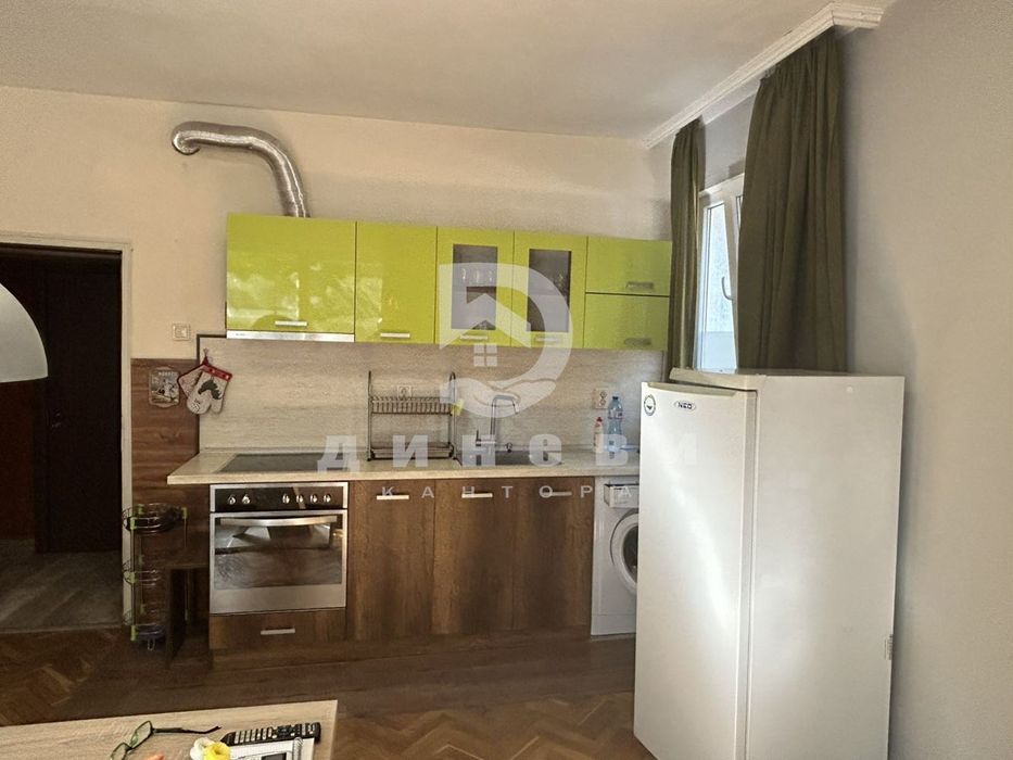 Четиристаен апартамент в центъра