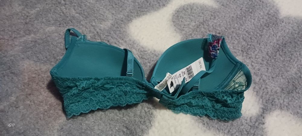 Нов сутиен с етикет 80В