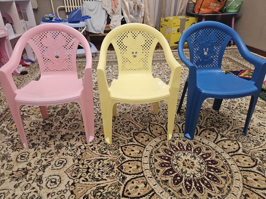 Детские пластмассовые стулья