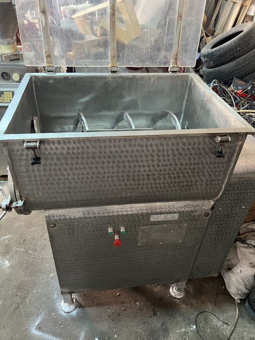 Vindem masini de tocat, malaxoare