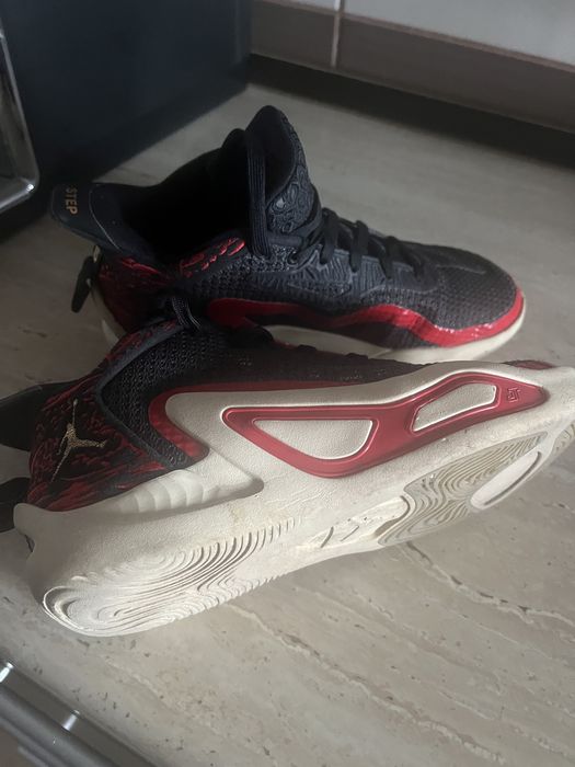 Adidasi ghete Jordan