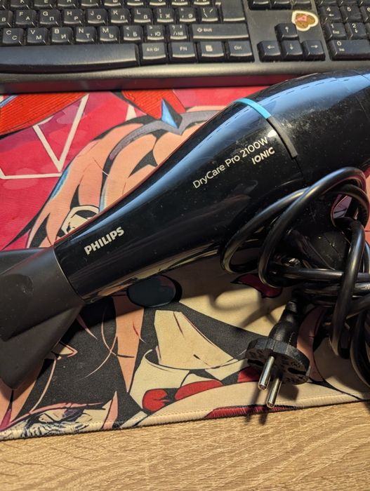 Фен Philips Dry Care Pro 2100 (BHD272)