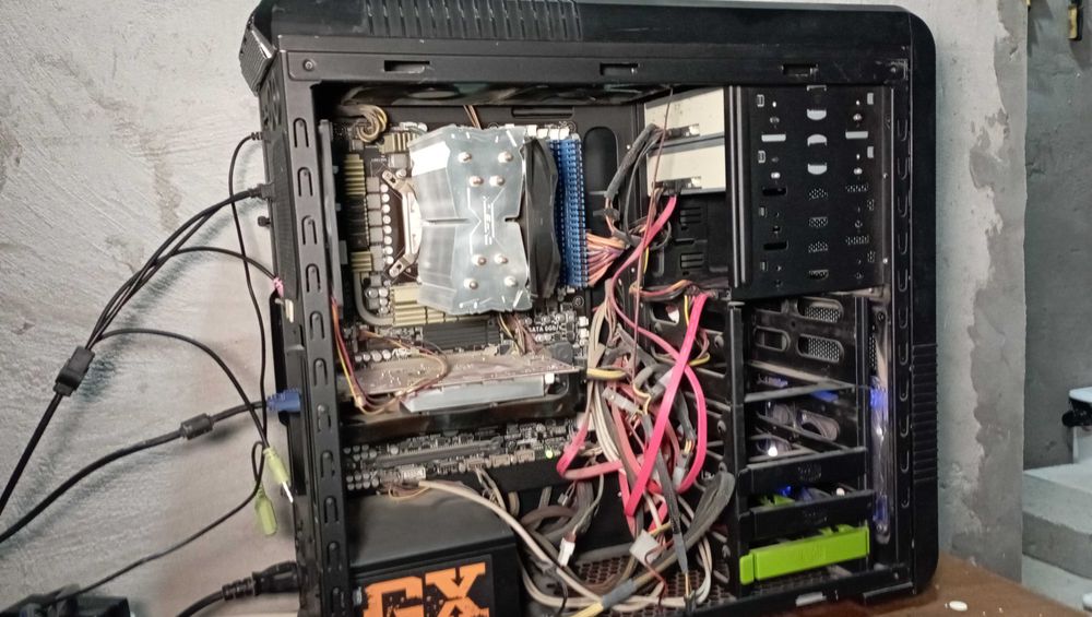 Продается компьтер  Intel Core i7-920 монитор 32 диагональ