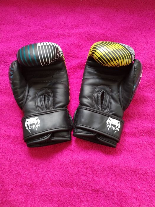 Перчатки боксёрские