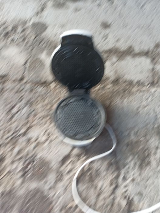 Вафельницы 2 штуки и орешница.