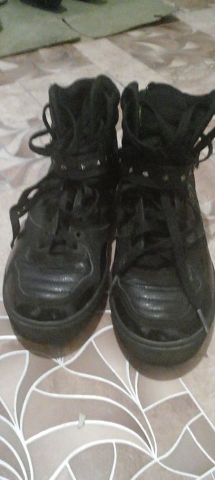Продам женские ботиначки