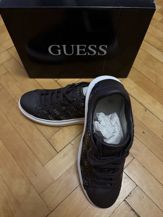Кафяви кецове Guess номер 44. Оригинални!