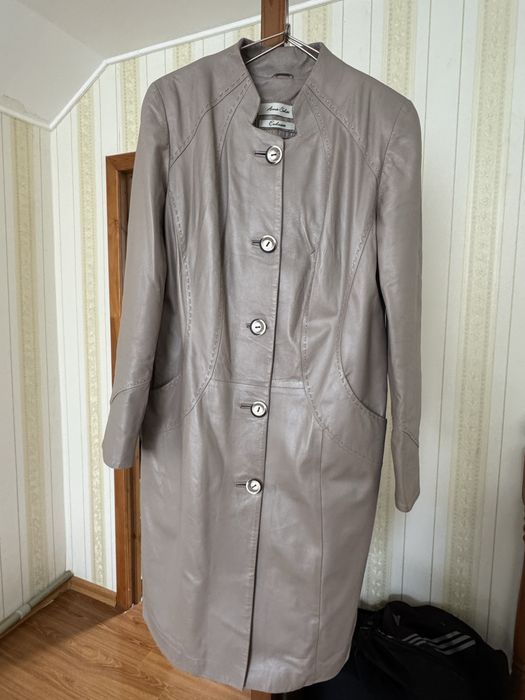 Продаю кожаное пальто