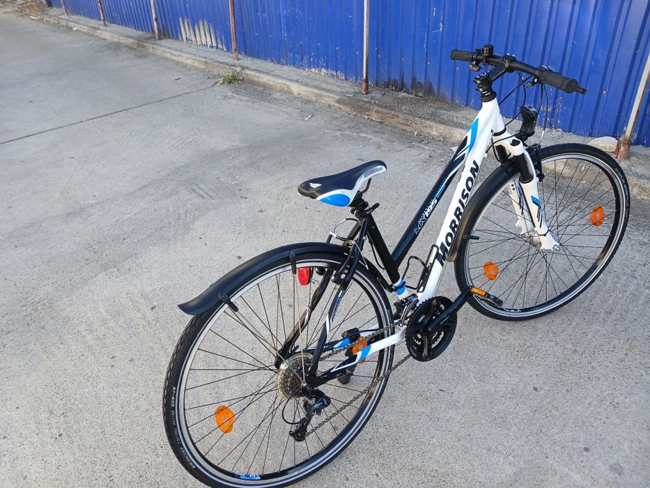 Vând bicicleta din aluminiu pentru damă