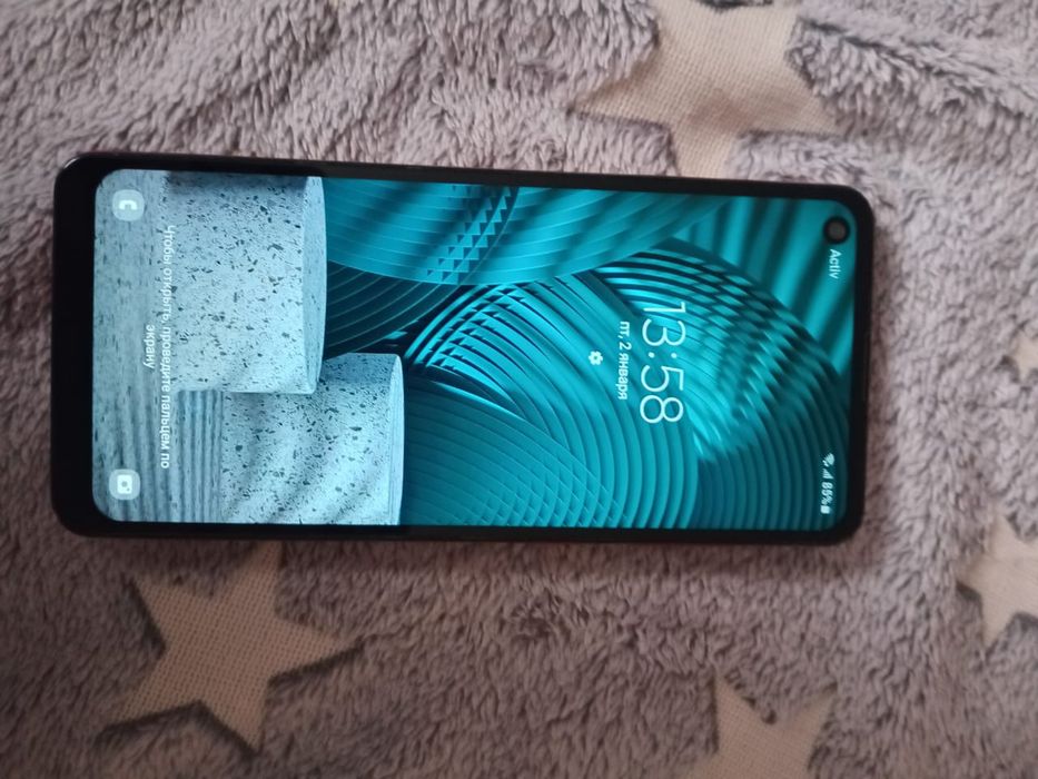 Продам телефон без царапин на экране всё в идеале пишите вацап скину ф