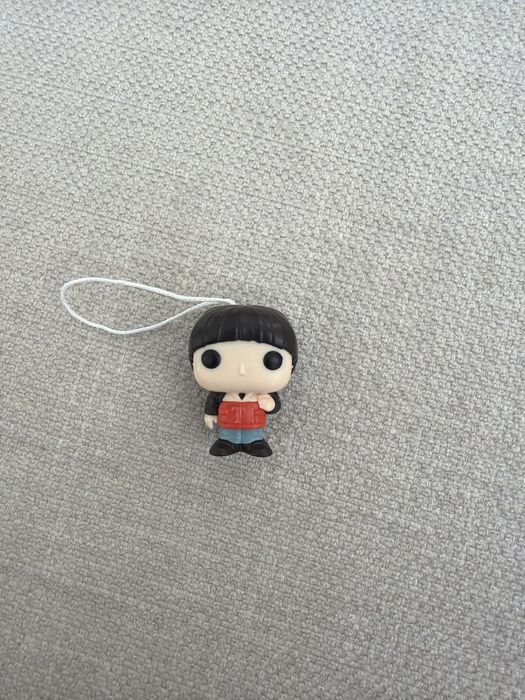 Фигурки очень странные дела с киндер джоя