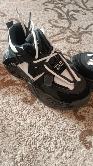 Продам детские кросовки