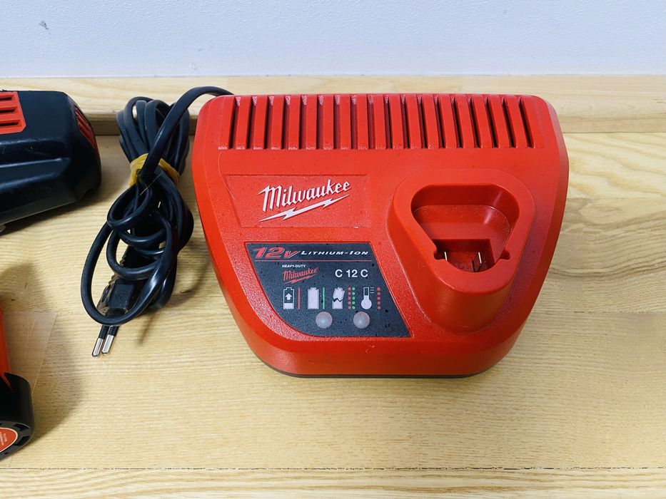 Milwaukee M 12 CC masina de taiat cabluri electrice foarfeca