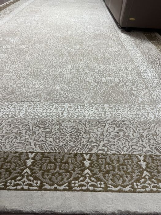 Ковер размером 2/4. Состряние нового. Отлично подрйдет для зала.