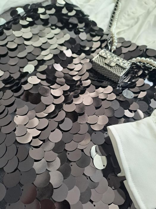 Комплект дълга риза и пайетена пола