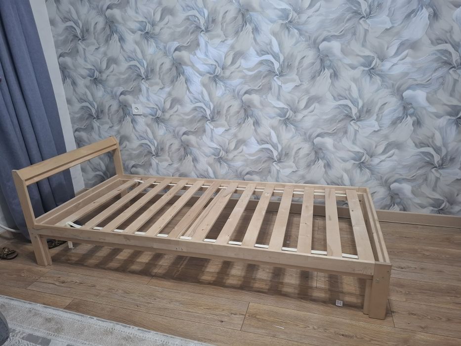 Кровать с матрасом