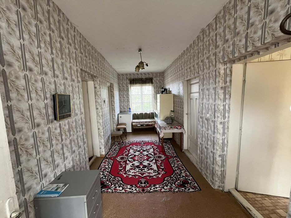 Продава се двуетажна къща в С. Помощник