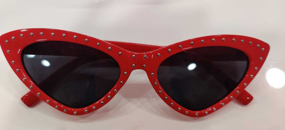 Модерни слънчеви очила в различни цветове