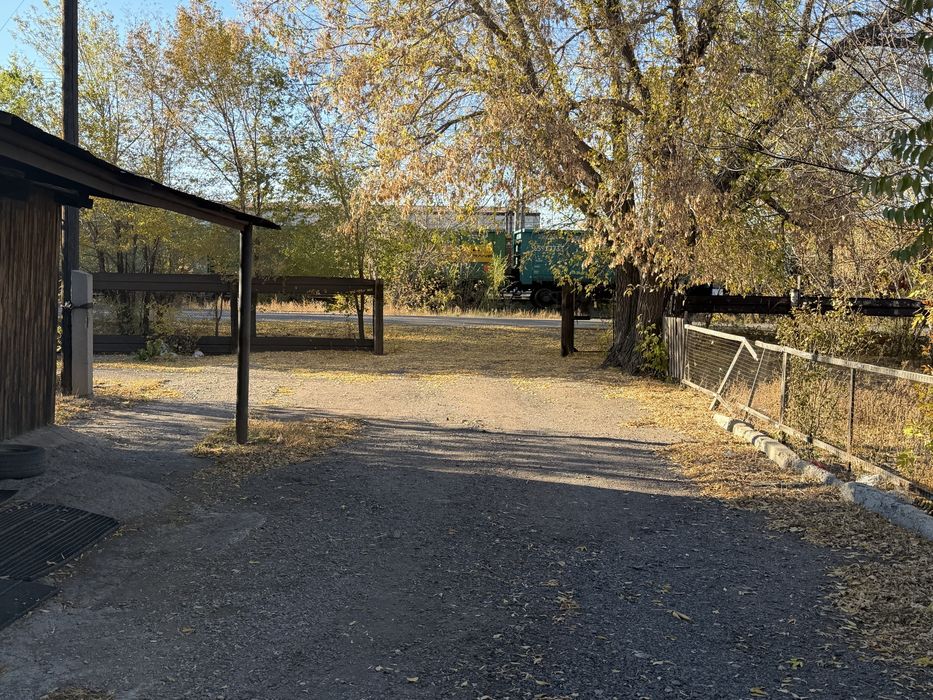 Дом на земле в поселке карабас