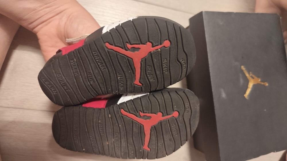 Колев и Колев обувки,, сандали Nike Air Jordan и маратонки New balance